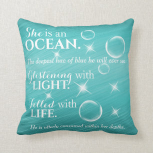 Teal Ocean-Dikt med vit typografi Kudde