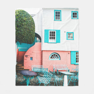 TEAL OCH GRÅTT BORD OCH BENCH BESIDE WHITAND AND O FLEECEFILT