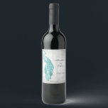 Teal Peacock Bröllop Vin etikett<br><div class="desc">Anpassa en unik vin-märkning för din bröllopsmottagning med en Teal Peacock Bröllop Vin-etikett. Vin-etiketten har en elegant som kan användas mot ömtålig löv och grym bakgrund. Anpassa till namn i brudgummen och till bröllop-datumet. Ytterligare bröllop-förråd finns även med den här utformningen.</div>