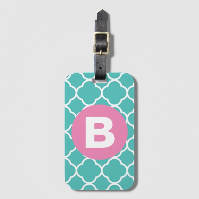Teal Quatrefoil Mönster Anpassad Rosa Monogram Bagagebricka (Framsida vertikal)