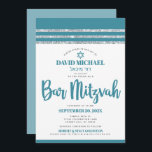 Teal Silver Tallit Pub Mitzvah, djärv enkel modern Inbjudningar<br><div class="desc">Var stolt, gladd och visa den här milstolpen av Pub Mitzvah! Skicka ut den här coolan, en unik, modern inbjudan till personligen om en händelse att komma ihåg. Dold, dammig, tealblått manustypografi, David stjärna och en dammig tealblått och silver glitter stripe tallit inspirerade grafisk övertäckning av en enkel, vit bakgrund....</div>