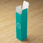 Teal White Grekiska Nyckel Round Ram Initial Monog Vinlåda<br><div class="desc">Teal and White Grekiska Nyckel Round Framework Initial Monogram A snyggt solid bakgrund med ett vitt grekiskt ram-område för din monogram, namn eller annan text. Du kan också ändra teckensnittet, ändra teckensnittet storlekt och färg, flytta texten, justera storleka på ram etc. Om du vill ha den här designen i andra...</div>