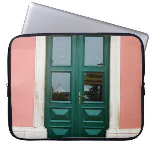 TEAL WOODEN DOOR MED VITSTEEL WINDOW RAM LAPTOP FODRAL