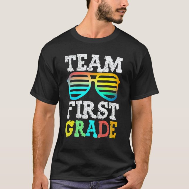 Team 1st Grade Squad First Teacher Student Back To T Shirt (Framsida)