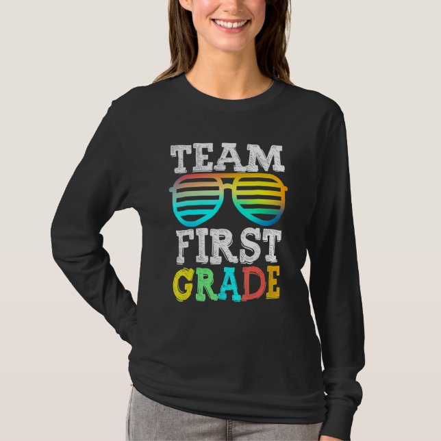 Team 1st Grade Squad First Teacher Student Back To T Shirt (Framsida)