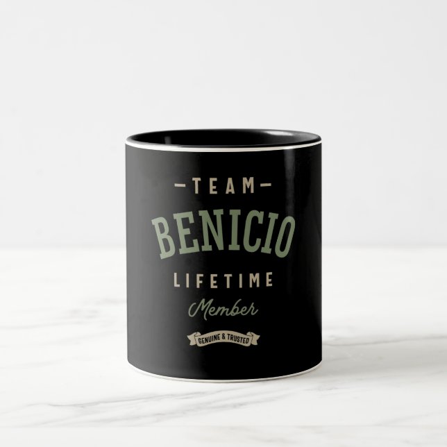 Team Benicio Livstidsmedlem Personlig Namn Två-Tonad Mugg (Center)