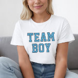 Team Boy Blue Baby Gender Reveal Party Tee<br><div class="desc">Ljusblått sportligt "Team Boy"-skjorta i dam med sportsligt brev</div>
