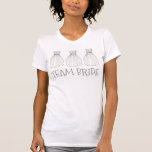 TEAM BRIDE Bröllop Dress Gown Brudens sida Tee<br><div class="desc">Innehåller en originalmarkörillustration av en söt princess-stil vit bröllop-klänning, med TEAM BRIDE i ett grått-typsnitt av roligt. Perfekt för möhippor, bröllop, förlovningar och andra evenemang! Designer är tillgänglig för att skapa och överföra anpassad design så att det matchar färg och teman för bröllop eller händelsen. Klicka på Fråga denna designer...</div>