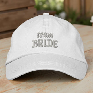 Team Bride Modern Enkel Typografi Bröllop Broderad Keps