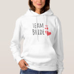 Team Bride T Shirt<br><div class="desc">Fantastisk formger med citatet "Team Bride" och tre röda hjärtan. Underbar och rolig föreställning för en bachelorette-fest eller för bröllopsfesten.</div>