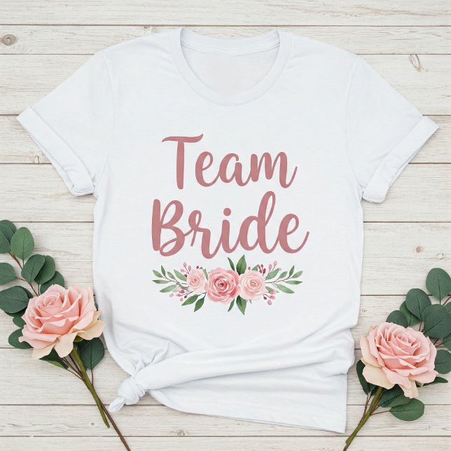 Team Bride T-Shirt for Bridesmaids with Pink (Skapare uppladdad)