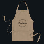 Team Brudgum Anpassade Brudgumspresenter Förkläde<br><div class="desc">Fira brudgummens team med stil med den personliga brudgummeförmansförklädet Team Groom. Detta anpassade förkläde är det perfekta tillbehöret för brudgummens män eller någon annan medlem av bröllopspartiet,  och tillför en personlig touch och en känsla av enhet under bröllopsförberedelser och festligheter.</div>