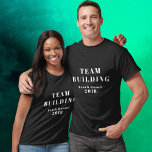 Team bygger T-shirt<br><div class="desc">Detta svarta team som bygger T-shirt är perfekt för de anställda som deltar i teamet som bygger aktiviteter. Använda det för företagets anställda eller dina medarbetare. Du kan ändra texten genom att anpassa T-shirt, typsnitt, storlek och färg i texten. Du kan också välja mellan många T-shirt-färg och stilar.</div>