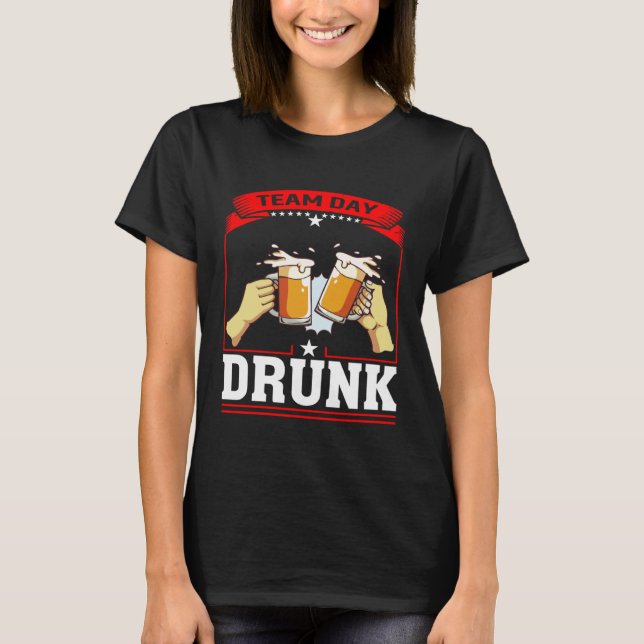 Team Day Drunk Beer Garage Day Drinker T Shirt (Framsida)