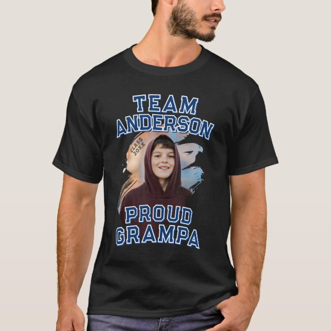 Team [Efternamn] Stolt Farfar Examen Foto T Shirt (Framsida)
