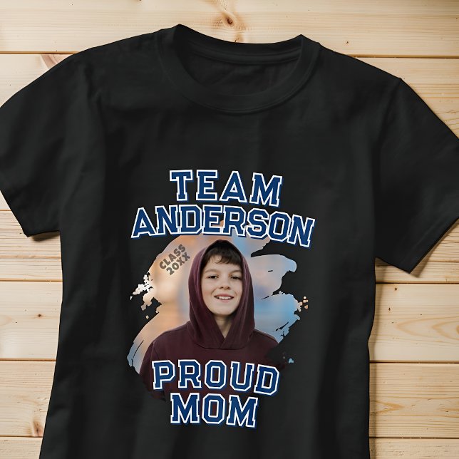 Team [Efternamn] Stolt Mamma Examen Foto T Shirt (Skapare uppladdad)