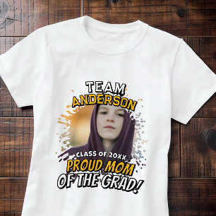 Team [Efternamn] Stolt Mamma till den Examinerade  T Shirt