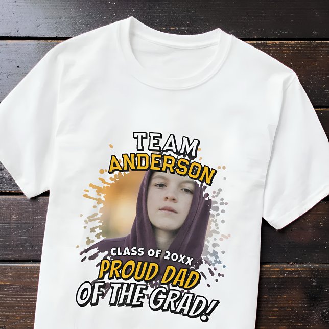 Team [Efternamn] Stolt Pappa till den Utexaminerad T Shirt (Skapare uppladdad)