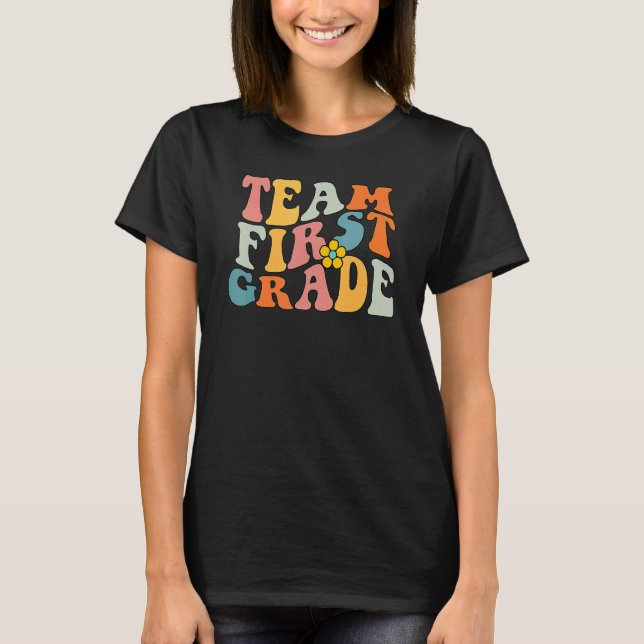 Team First Grade Groovy Wavy , 1st Grade Back To S T Shirt (Framsida)