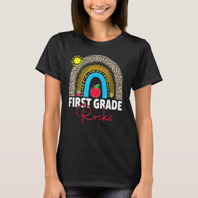 Team First Klass Sten 1:a Back to school-regnbågen T Shirt (Framsida)