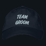 Team Groom Broderad Keps<br><div class="desc">Idealisk grupp av grupptak för stag- eller stöttepartier,  broderade texter från Ricaso</div>