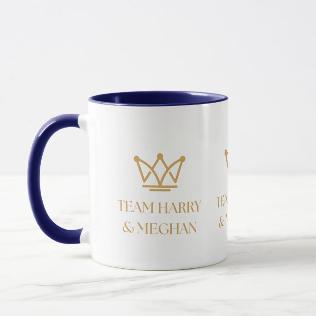 TEAM HARRY & MEGHAN MED GULD KRONA MUGG (Vänster)