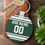 Team Jersey med eget namn och nummer Nyckelring<br><div class="desc">Grönt och White färg - Om du äger ett fantasy Football team,  gör dina egna produkter och visa upp för dina vänner! Eller - spelar du High School Football och vill ha ett PM? Den här idiotiska designen är perfekt för alla som leker sport.</div>