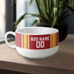 Team Jersey med Namn och nummer Soppmugg<br><div class="desc">Röd och Gult - Om du äger ett Fantasy-fotbollslag,  gör dina egna produkter och visa upp för dina vänner! Eller - spelar du High School Football och vill ha ett PM? Den här idiotiska designen är perfekt för alla som leker sport.</div>