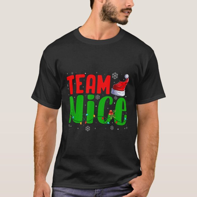 Team Naughty Nice Santa Hat Funny Christmas Matchi T Shirt (Framsida)