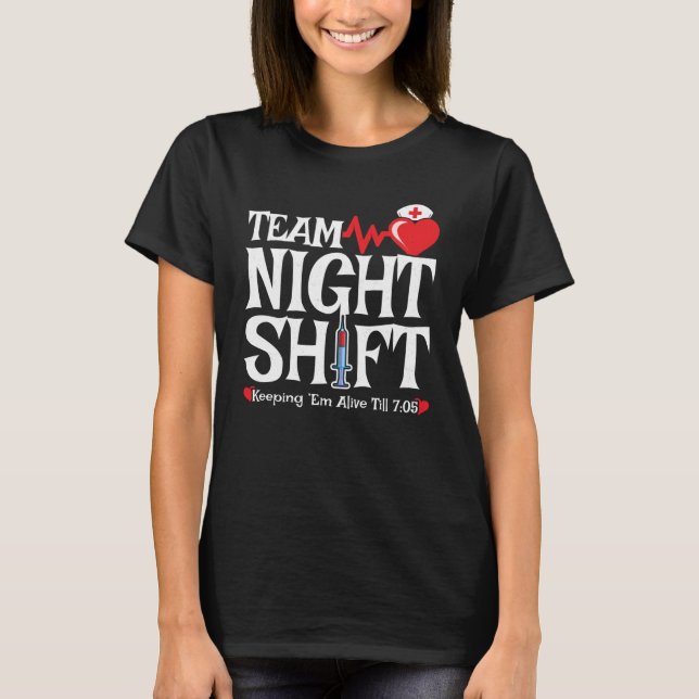 Team Night Shift - Nattskift sjuksköterska T Shirt (Framsida)