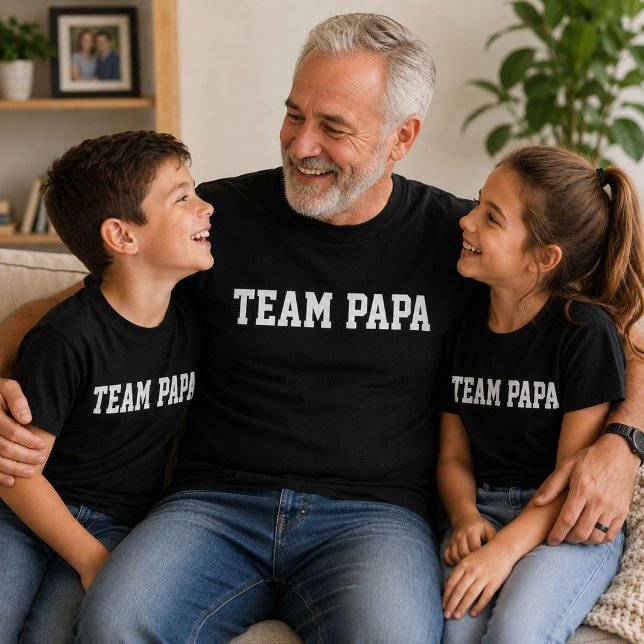 Team Papa Universitets- stil Roligt Fadersdagspres T Shirt (Skapare uppladdad)