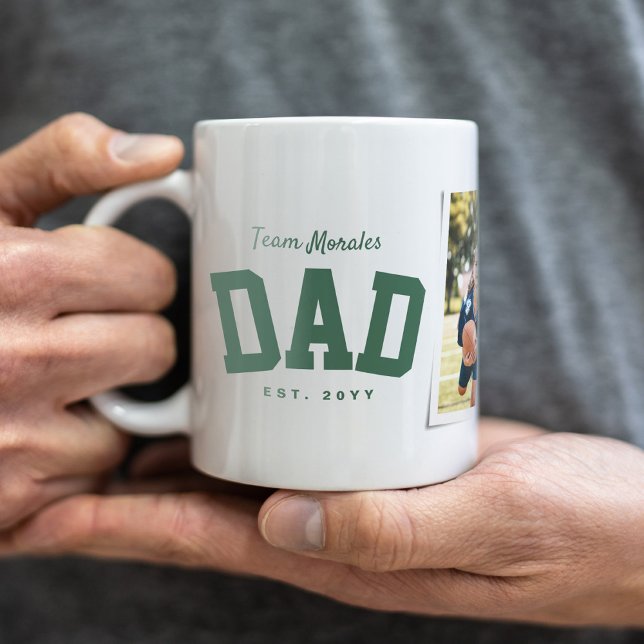 Team pappa-familjen namn, en grönt för fotosporter kaffemugg (Skapare uppladdad)