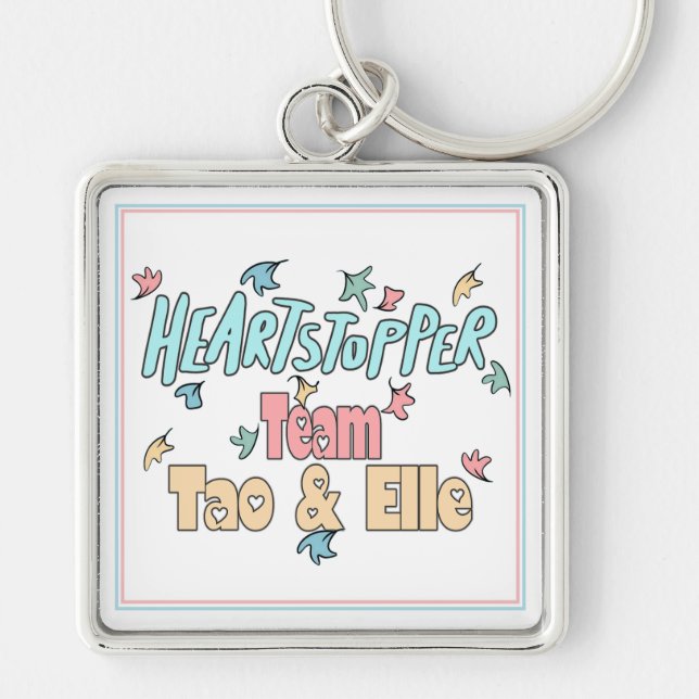 Team Tao och Elle White Fyrkantig Silverfärgad Nyckelring (Framsidan)