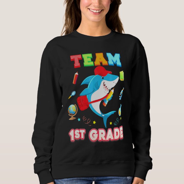 Teamet 1:a Klass Shark First Kid Lärare tillbaka t Shirt (Framsida)