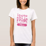 Teamgrundsdesign för Gnistra T Shirt<br><div class="desc">Minneshögen för brudens stora dag i stil med den här charmerande "Team Bride"-designen! Med fet rosa, gnistrande diamantaccent och dekorativa roligtar är den här designen perfekt för möhippor, möhippor och bröllopsdagar. Oavsett om du är en del av brudgummen eller organiserar det ultimata firande, ger den här designen tillfälle en aning...</div>
