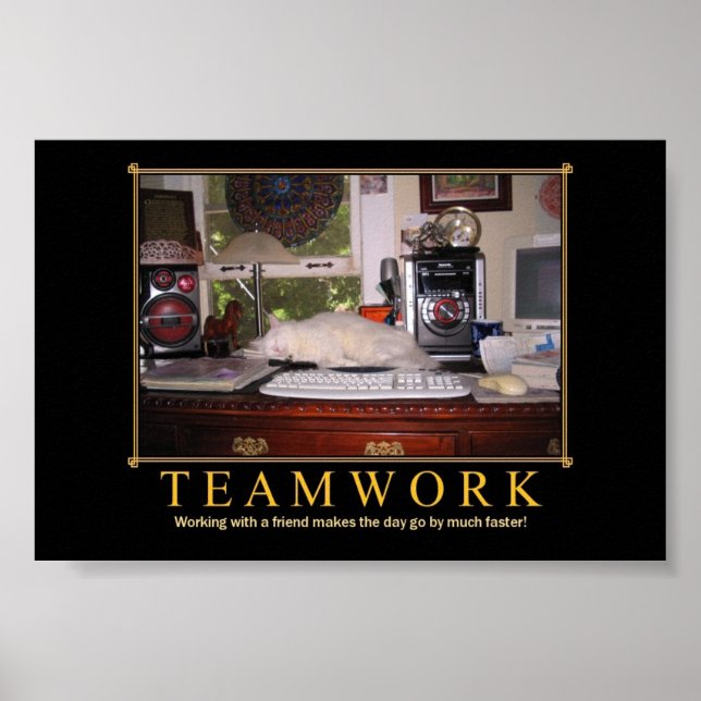 Teamwork Desk Kattunge Mini Poster (Framsidan)