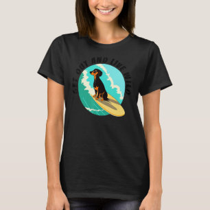 Teckel Dachshund Hund Surfa Surfer Beach, sommar T Shirt