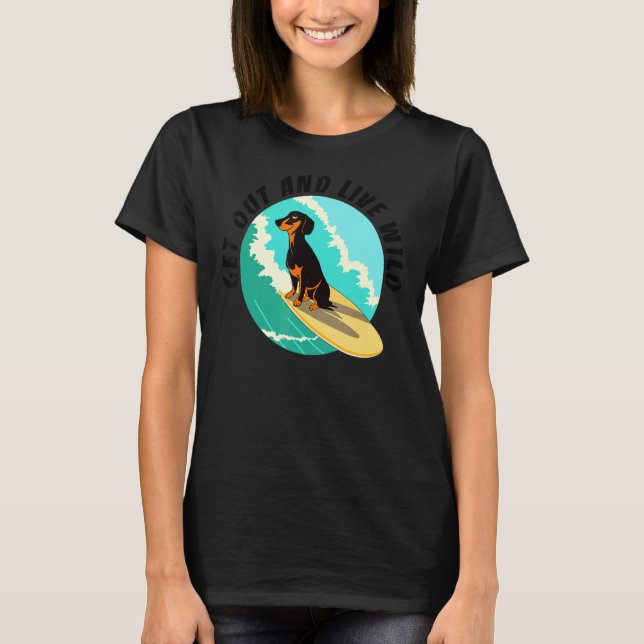 Teckel Dachshund Hund Surfa Surfer Beach, sommar T Shirt (Framsida)