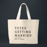 Tecken Gifta sig Bride Namn Bröllop Tote Bag Jumbo Tygkasse<br><div class="desc">Tecken Gifta sig Bride Namn Bröllop Tote Bag med texten "Totes Gifta sig" i modern skripttypografi med ditt namn nedan. Gör en fantastisk gåva till den blivande bruden. Skapat av Evco Studio www.zazzle.com/store/evcostudio</div>