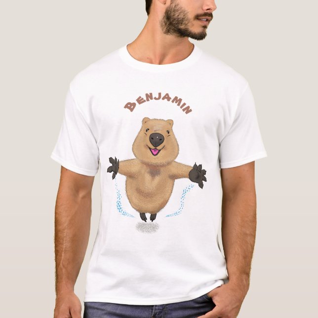tecknad av hoppande quokka- i lycklig t shirt (Framsida)