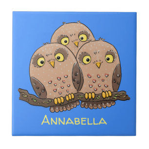 Tecknad av trio- Cute baby uggla Kakelplatta