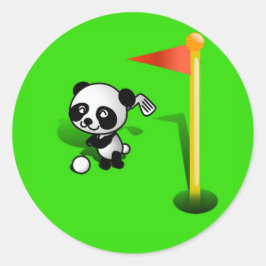 Tecknad Baby Panda Bear Golfing på Grönten Runt Klistermärke