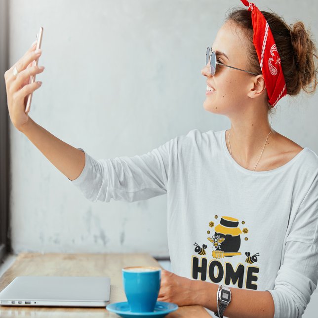 Tecknad Bee och Honung Burk ’HEME’ T-Shirt (Cartoon Bee and Honey Jar "HOME" T-Shirt)