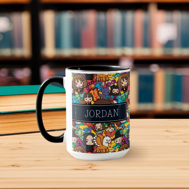 Tecknad Harry Potter Character | Lägg till ditt na Mugg (Mug on table)
