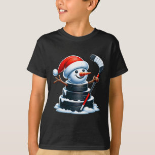 Tecknad ishockeypuck snöman med jultomte hatt jul t shirt