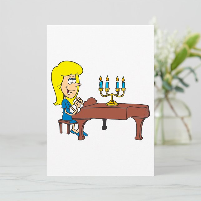 Tecknad kvinna spelar piano med kandelaber inbjudningar (Skapare uppladdad)