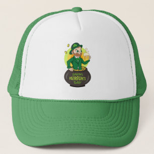 Tecknad leprechaun i en depån i guld som håller en keps