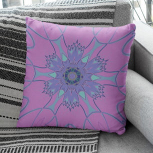 Tecknad Mandala Flower Lila and Blue Kudde