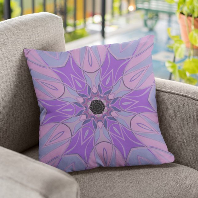 Tecknad Mandala Flower Lila Rosa and Blue Kudde (Skapare uppladdad)