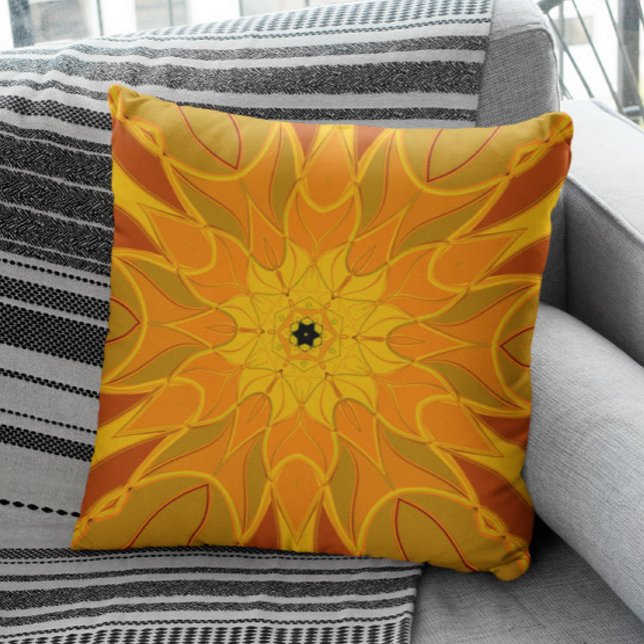 Tecknad Mandala Flower Orange Gult och Red Kudde (Skapare uppladdad)